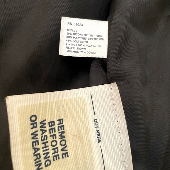 Gap Black Down Insulated Puffer Vest - Picture 8 of 10